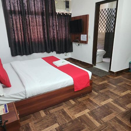 Hotel Cozy Cave Нью-Дели Экстерьер фото