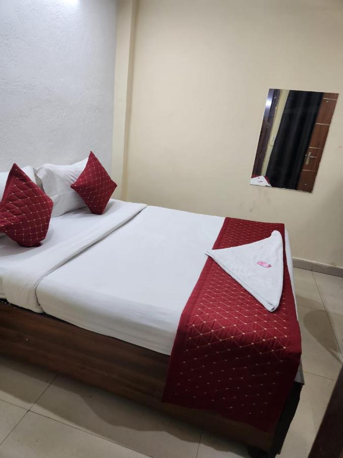 Hotel Cozy Cave Нью-Дели Экстерьер фото