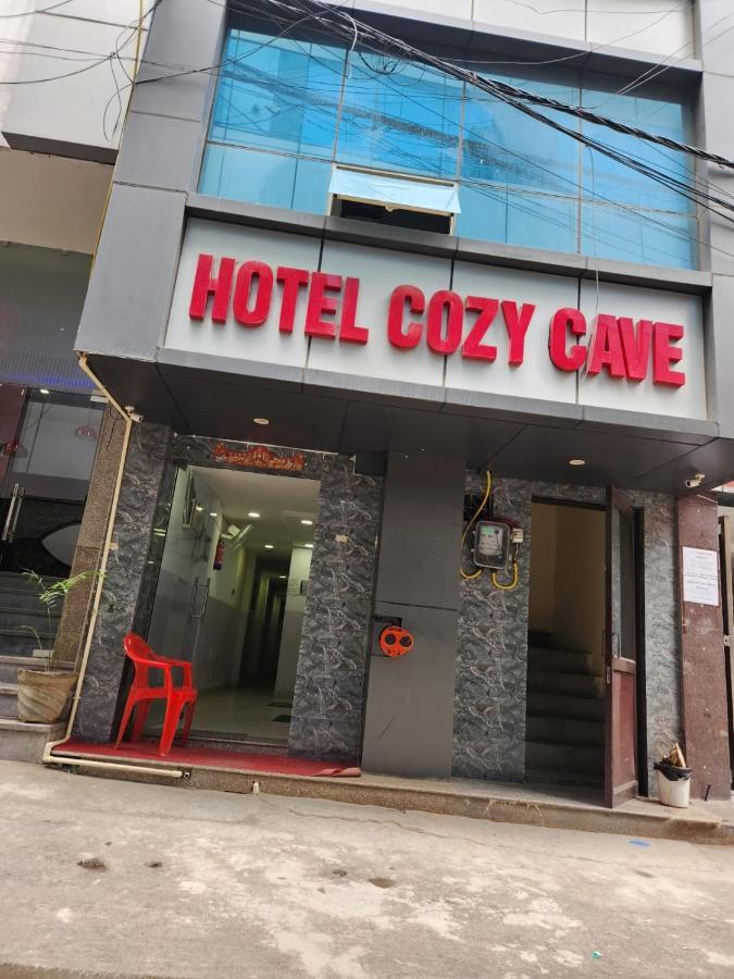 Hotel Cozy Cave Нью-Дели Экстерьер фото