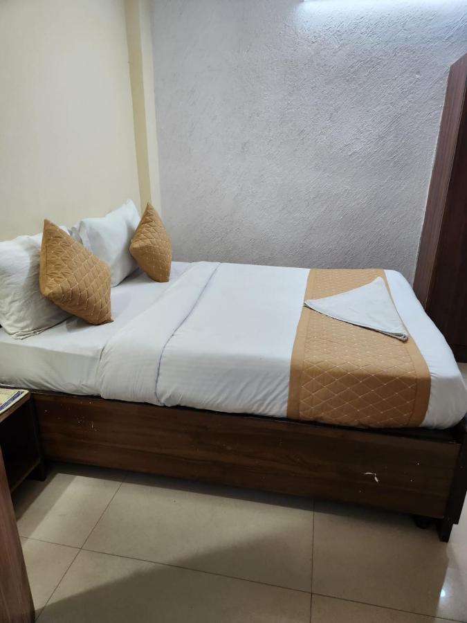 Hotel Cozy Cave Нью-Дели Экстерьер фото