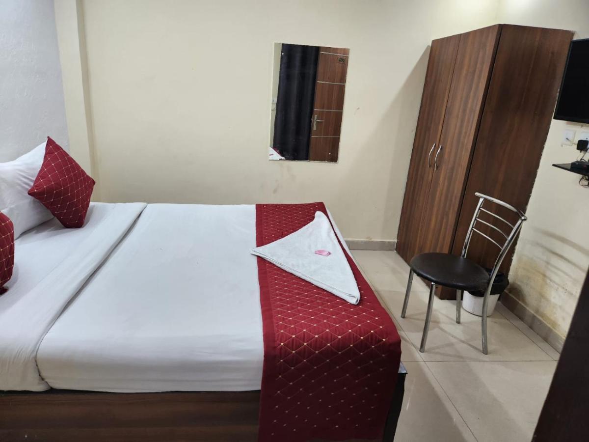 Hotel Cozy Cave Нью-Дели Экстерьер фото