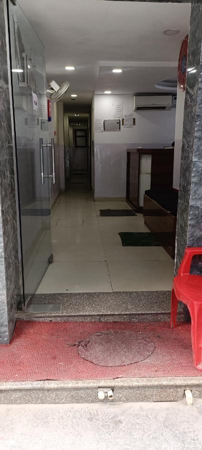 Hotel Cozy Cave Нью-Дели Экстерьер фото