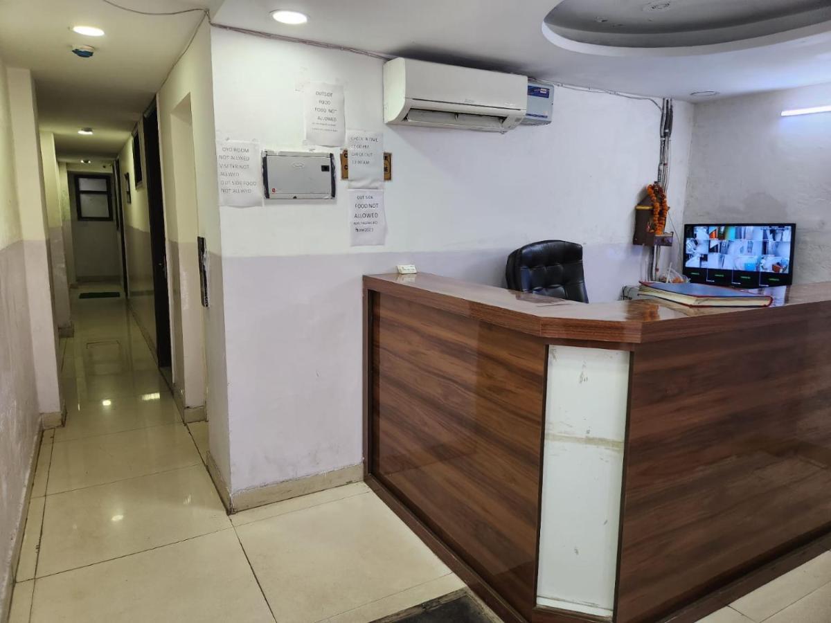 Hotel Cozy Cave Нью-Дели Экстерьер фото