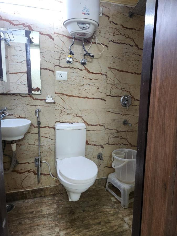 Hotel Cozy Cave Нью-Дели Экстерьер фото