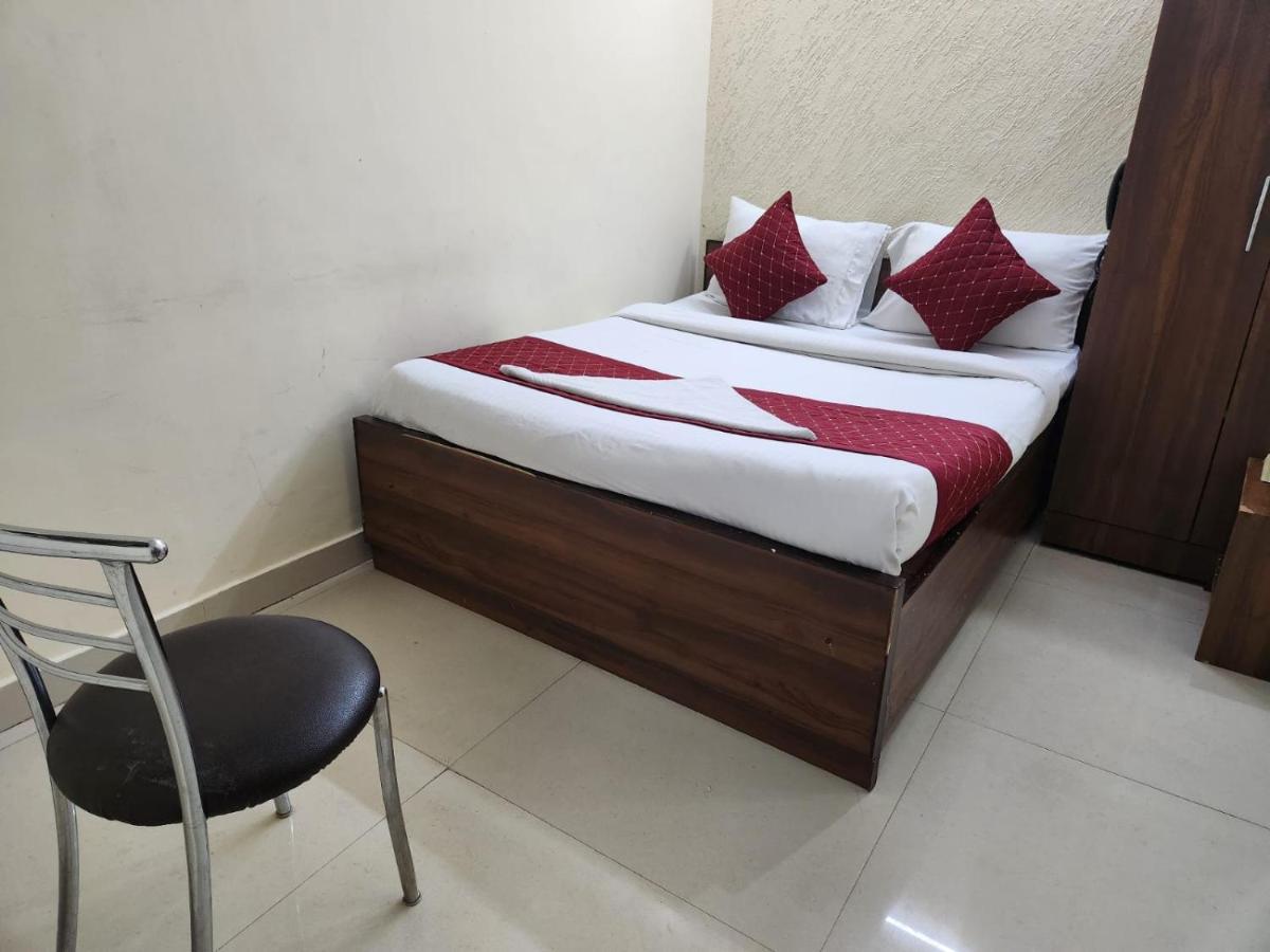 Hotel Cozy Cave Нью-Дели Экстерьер фото