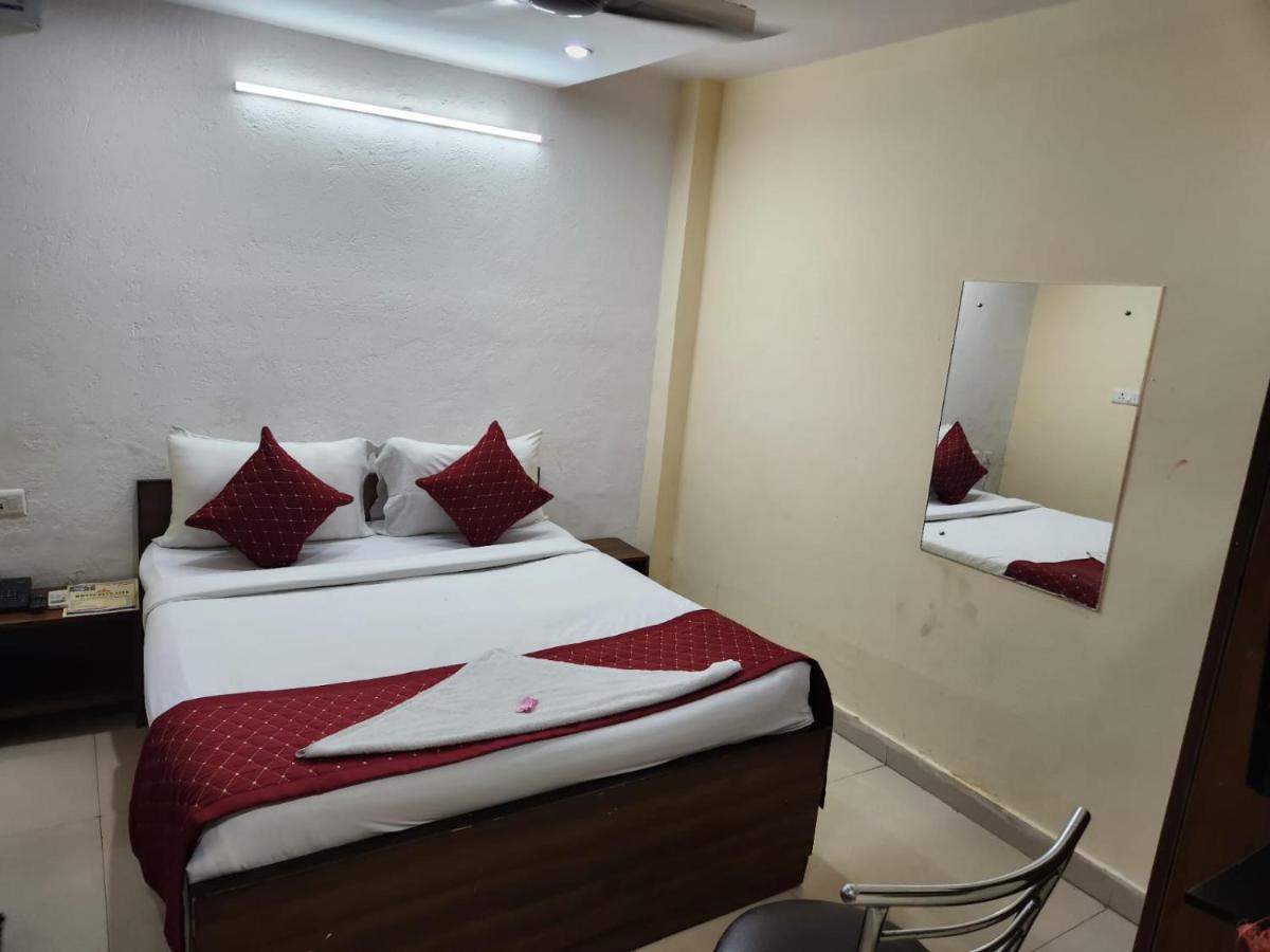 Hotel Cozy Cave Нью-Дели Экстерьер фото