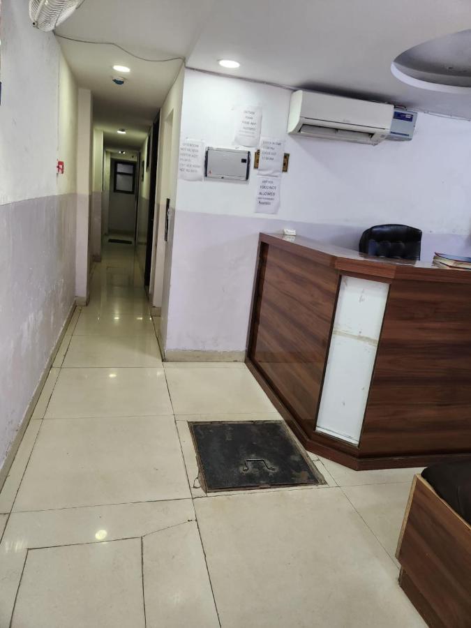 Hotel Cozy Cave Нью-Дели Экстерьер фото