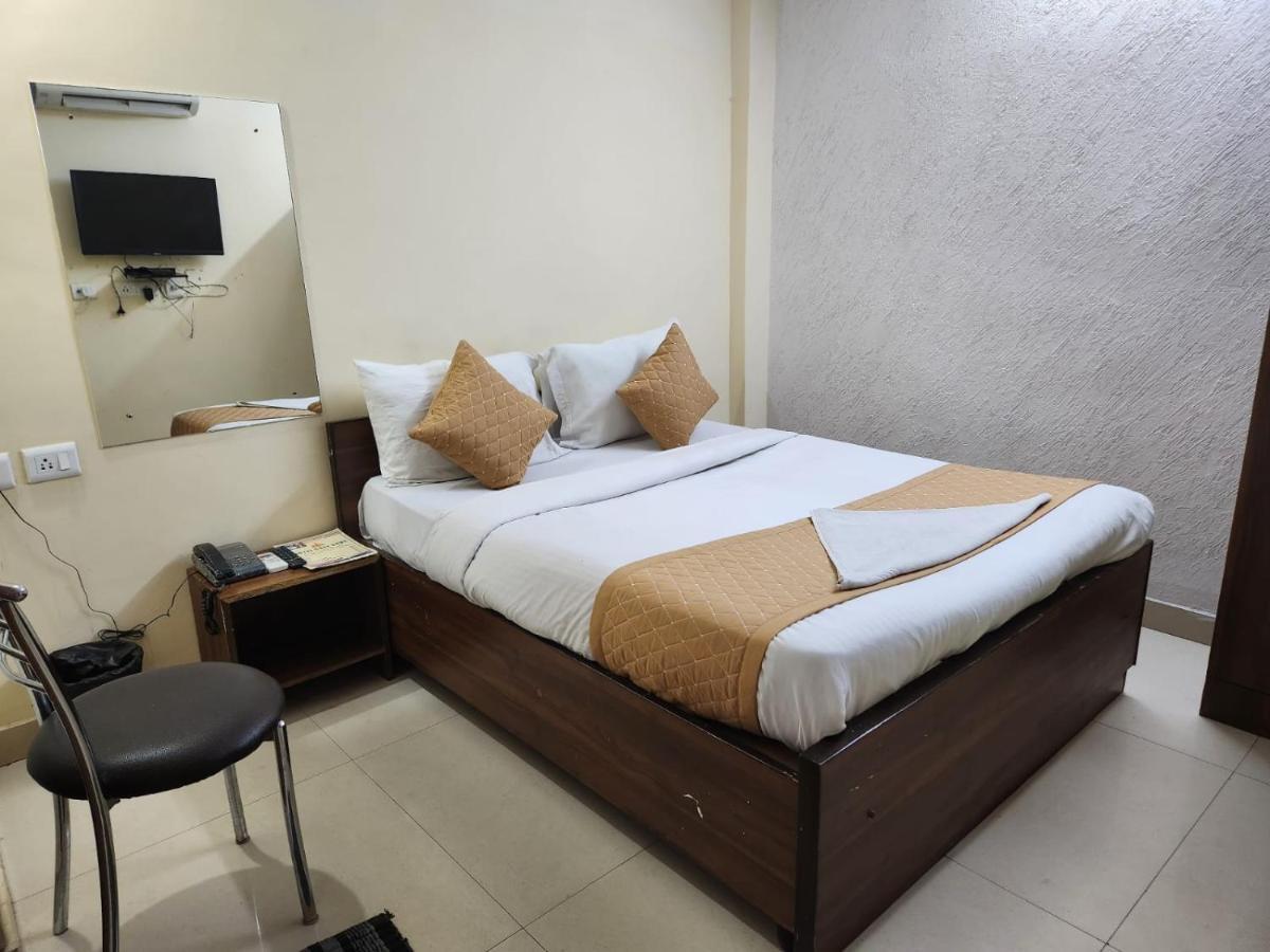 Hotel Cozy Cave Нью-Дели Экстерьер фото