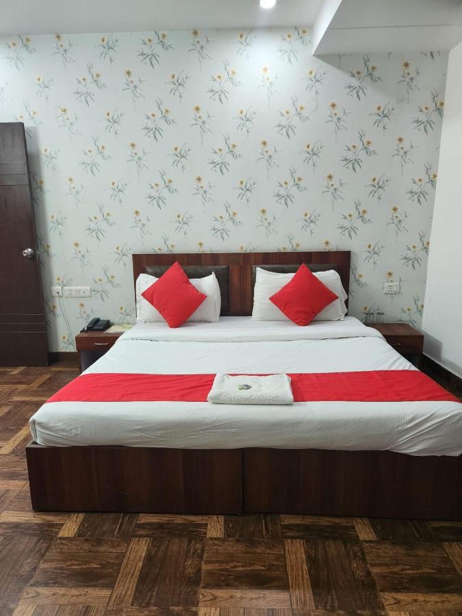 Hotel Cozy Cave Нью-Дели Экстерьер фото